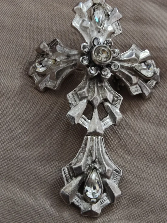 Ornate Silver Cross brooch with Clear Crystals - Picture 2 of 5